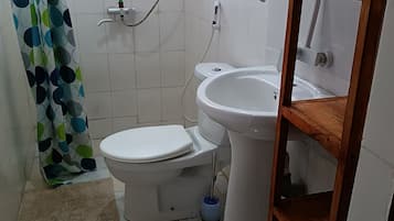 House, 3 Bedrooms, Accessible, Smoking | Bathroom