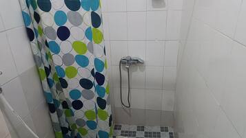 Nhà, 3 phòng ngủ, phù hợp cho người khuyết tật, hút thuốc | Buồng tắm vòi sen