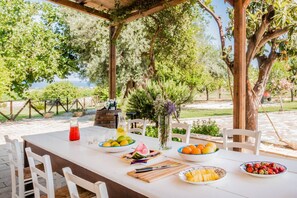 Villa, 3 Schlafzimmer, Raucher, eigener Pool | Speisen