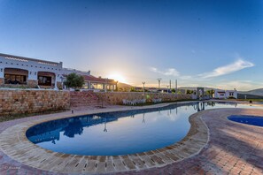 Zimmer, 2Â Schlafzimmer, barrierefrei, Raucher | Pool | Innenpool