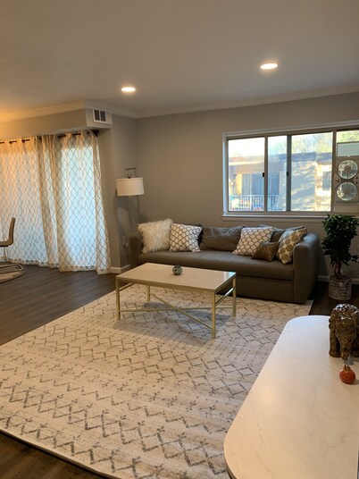 Spacious 1 Bedroom - King Bed