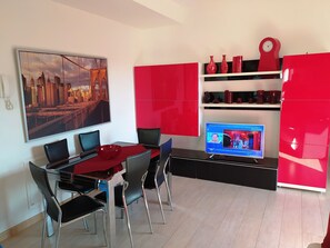 Apartment, 2 Bedrooms, Smoking, Balcony | Dining
