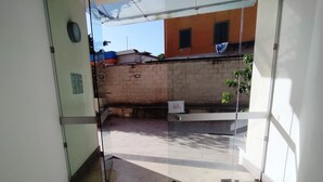 Unclassified image, 4 of 33, button - Nice Apartment Close Metro C - Mirti (Rome)