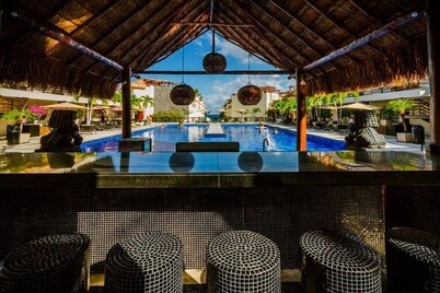 Exclusive Penthouse, Rooftop Private Pool. Parking
