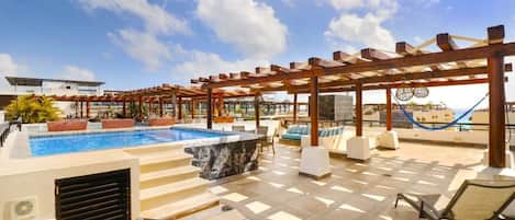 حمّام سباحة خارجي