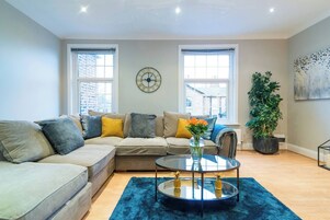 Apartment, 2 Bedrooms | Lounge