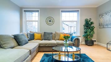 Apartment, 2 Bedrooms | Lounge