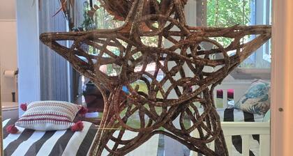 Woodsy Retreat has the trail to the temperate rain forest, and outdoor spa.