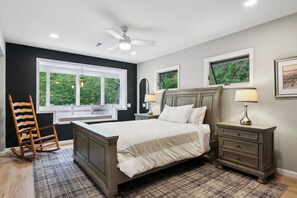 4 bedrooms, desk, free WiFi, bed sheets - Hideaway at Harvest Moon (Sylva)
