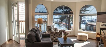 Historic Bay Front! Views of the Marina! Fully Stocked Kitchen! Walk to Everything!