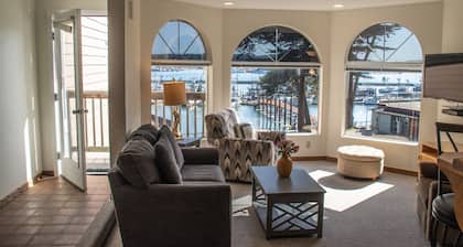 Historic Bay Front! Views of the Marina! Fully Stocked Kitchen! Walk to Everything!