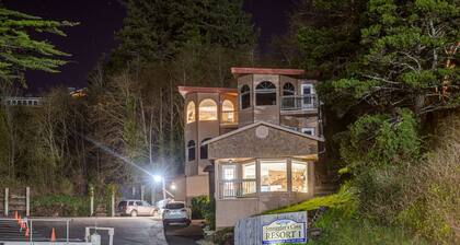 Yaquina Bay & Bridge Views! Watch the Boats! Full Kitchen - a culinary delight!