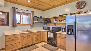 雪櫃、微波爐、焗爐、爐具