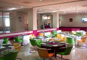 Room, 1 Bedroom, Accessible, Smoking | Dining