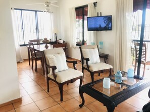 Kondominium, 2 kamar tidur, Boleh Merokok, balkon | Tempat makan