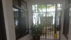 คอนโด, 2 ห้องนอน, สูบบุหรี่ได้, ระเบียง | บริเวณภายนอก