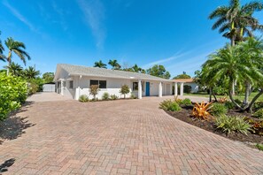 Exterior - Bonita Beach Oasis Getaway! 3-Bed & 2-Bath | Sleeps 6 (Bonita Springs)