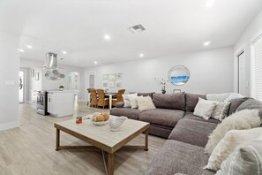 Smart TV - Bonita Beach Oasis Getaway! 3-Bed & 2-Bath | Sleeps 6 (Bonita Springs)