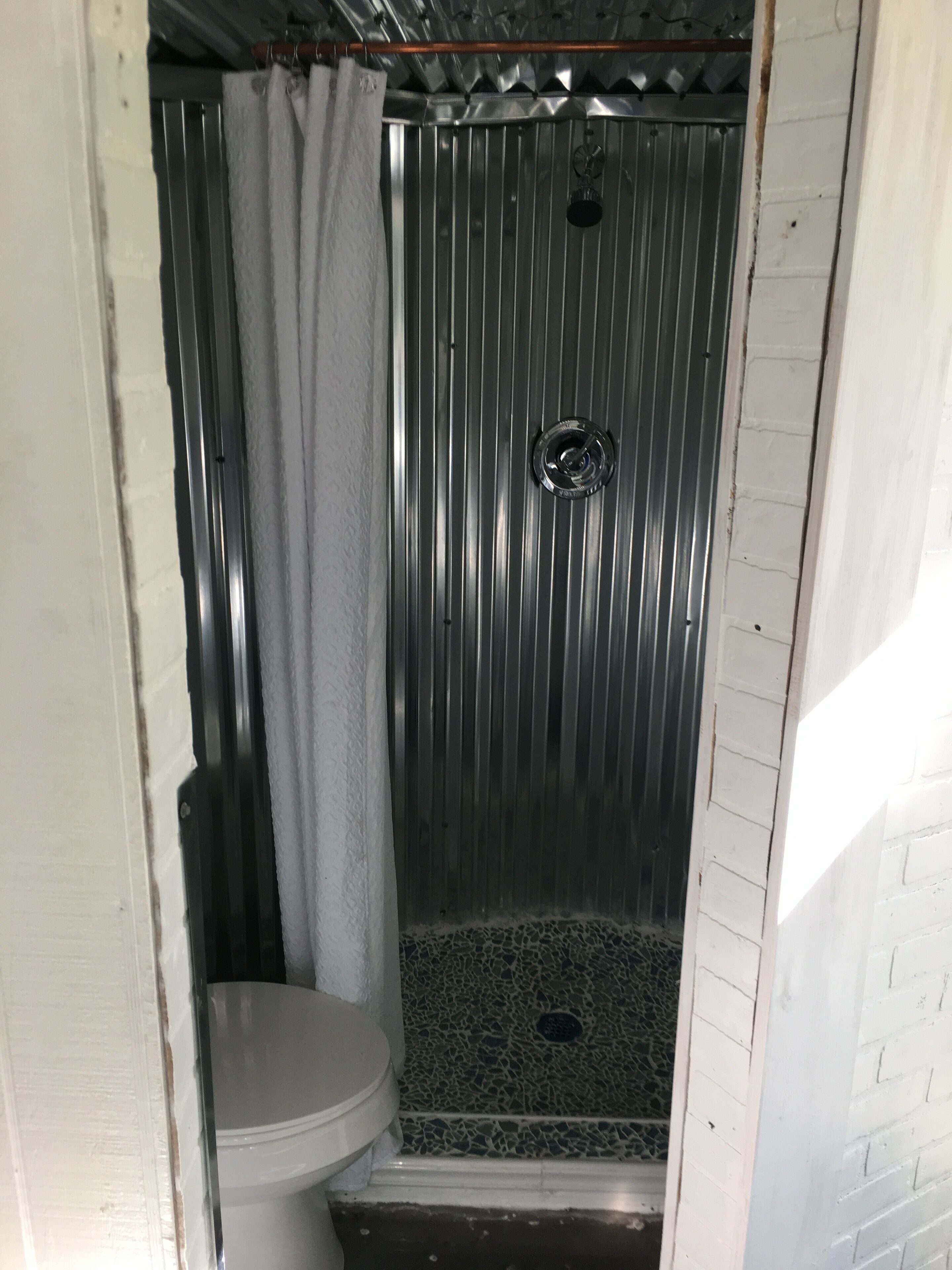 Suihku, pyyhkeet, saippua, sampoo