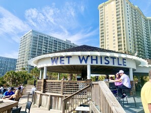 屋外ダイニングエリア