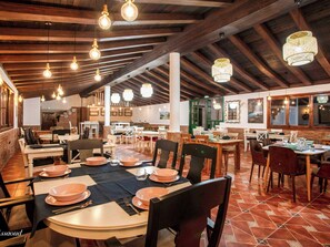Room, 1 Bedroom, Accessible, Smoking | Dining