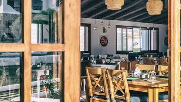 Room, 1 Bedroom, Accessible, Smoking | Dining