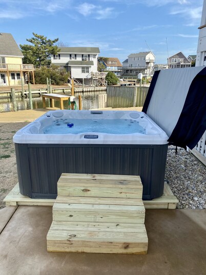 Waterfront Home With Hot Tub, Private Dock & Pool