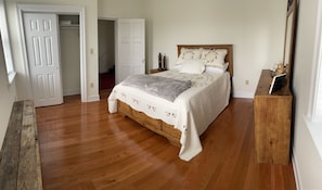 3 habitaciones, tabla de planchar con plancha, cuna de viaje y wifi 