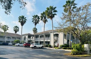 Exterior - Beautiful 2/2 condo within a 5 min drive to Bonita & Barefoot Beach. (Bonita springs)