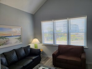 Smart TV - Harrison Hotel Unit K
Pet Friedly
2nd Story (Garden City)