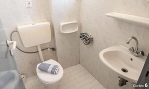 客房, 1 间卧室, 吸烟房, 阳台 | 浴室