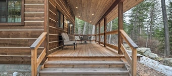 Cozy Homestead Cabin at Base of Columbia Mountain!