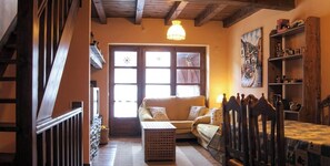 Interior - Adosado de tres plantas (Gausach)