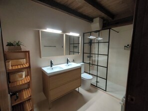 Chuveiro/banheira combinados, toalhas de banho