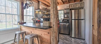 Charming Cottage w/ Yard - 2 Mi to Tinker St!