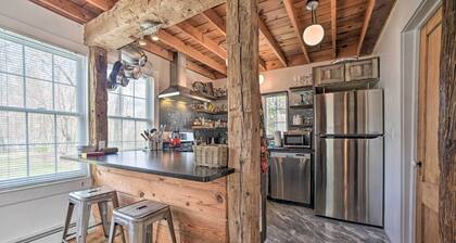 Charming Cottage w/ Yard - 2 Mi to Tinker St!