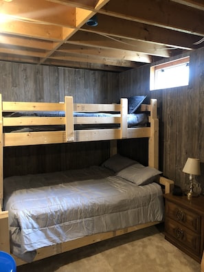2 bedrooms, iron/ironing board, Internet