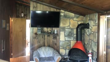 Smart TV, fireplace, DVD player, table football