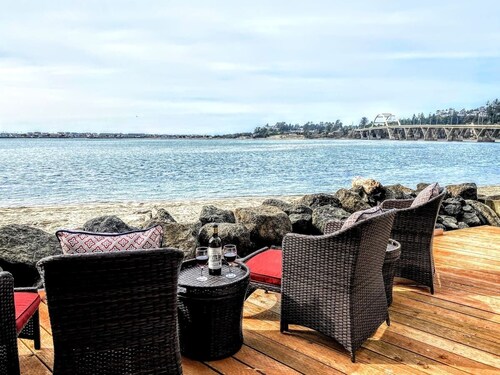 The Cottage at Alsea Bay / Water Front Jacuzzi