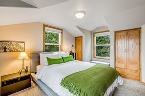 6 slaapkamers, een strijkplank/strijkijzer, internet, beddengoed