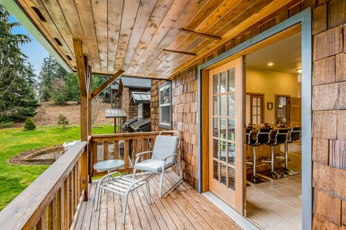Idyllic woodsy retreat with firepit, two kitchens, Port Susan views & woodstoves