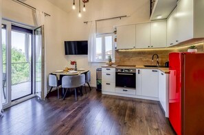 Fridge, microwave, oven, stovetop