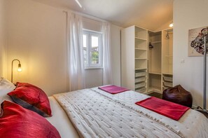 1 bedroom, iron/ironing board, free WiFi, bed sheets