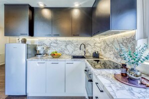Fridge, microwave, oven, stovetop