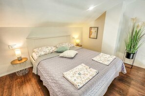 1 habitación, tabla de planchar con plancha, wifi gratis y ropa de cama 