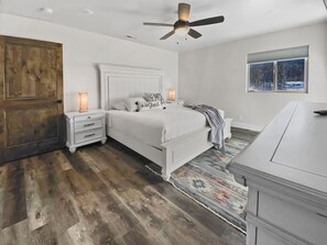 4 bedrooms, free WiFi, bed sheets - Crooked River 8 | Walk to Lifts + Hot Tub (Brian Head)