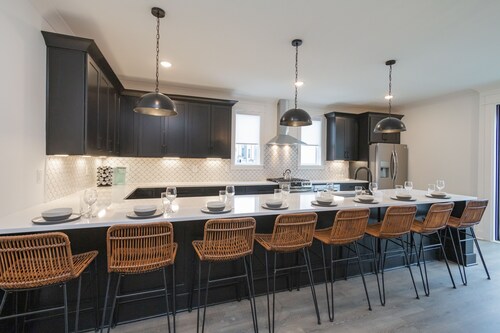 GULCH HOME - HOT TUB - ROOF TOP - WALKABLE