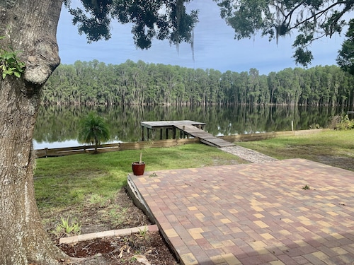 Lake living with beautiful views!