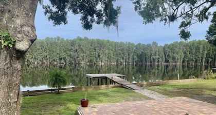 Lake living with beautiful views!