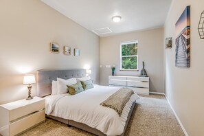 3 slaapkamers, een strijkplank/strijkijzer, internet, beddengoed